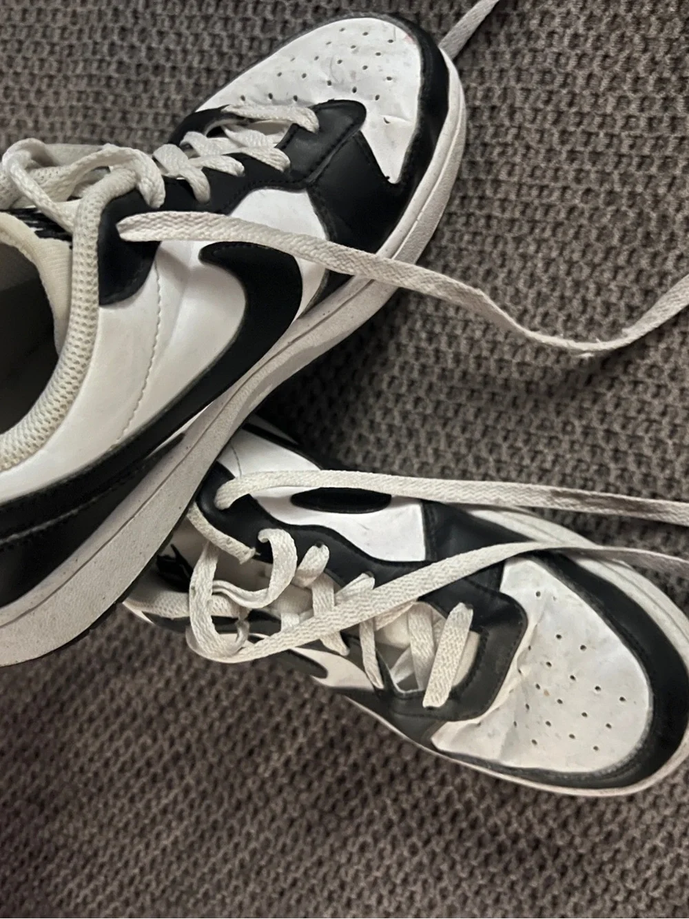 Nike White and Black Low-Top Sneakers